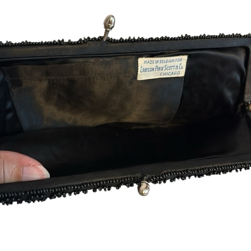 Vintage Carson Pirie Scott Beaded Clutch Silver Kiss Lock Closure Black - Picture 6 of 6